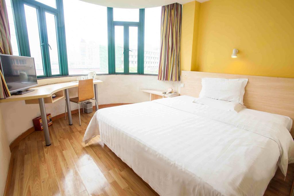 7Days Inn Jingmen Huyaguan Стая снимка